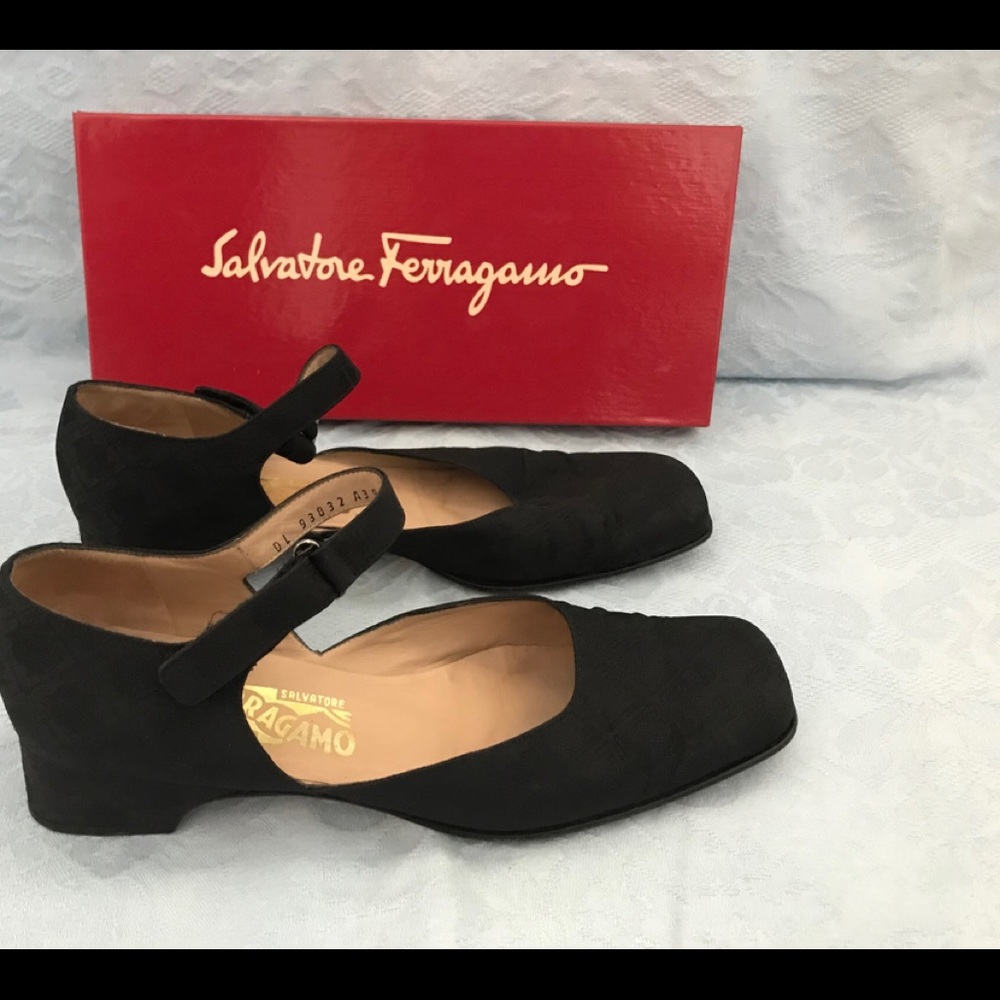 Ferragamo “Adra” Mary Janes 10 N (AAA)